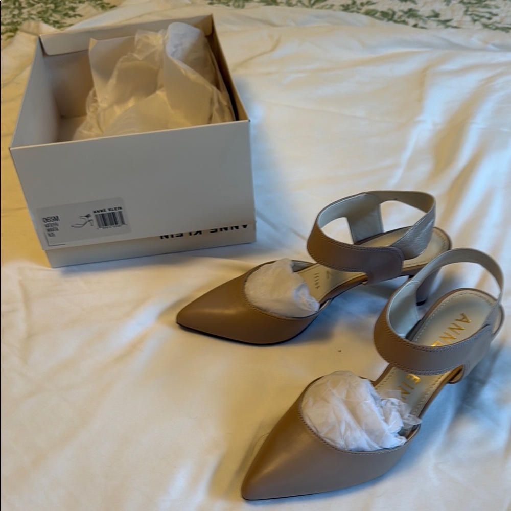 Anne Klein Women's Tan Heels